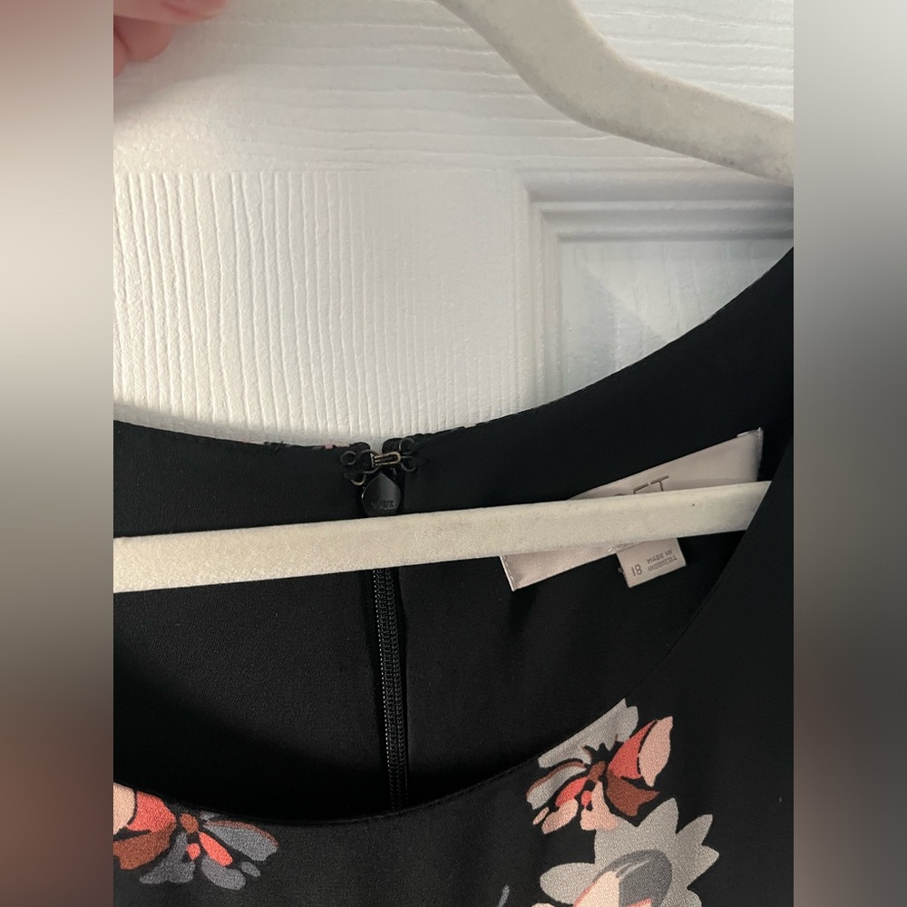 LOFT Black Floral Size 18 Long Sleeved Dress 🖤 - Picture 8 of 10